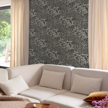 Inia Meadow Black Wallpaper